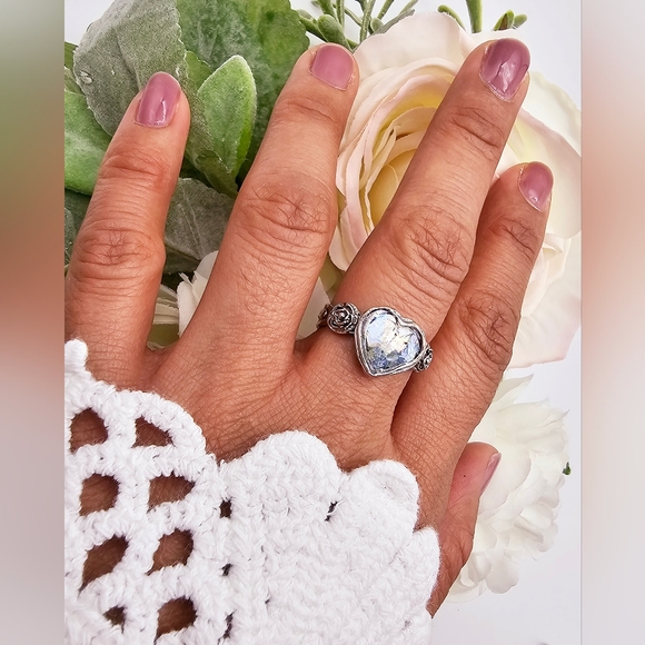 ♥️ ROMAN HEART RING - Picture 4 of 6